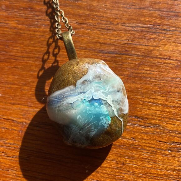 Round Rock with Ocean Water Wave Design Antique Bronze Plated 22 in Chain - Picture 1 of 6